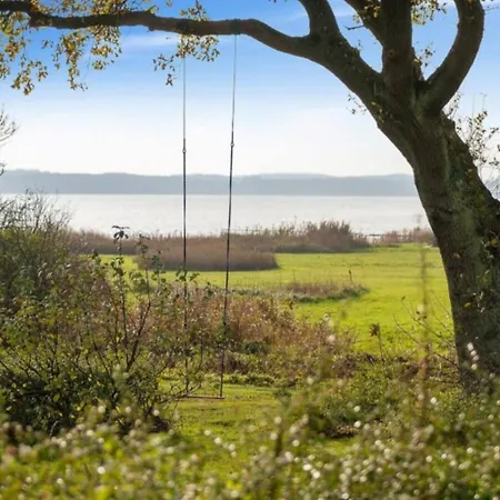 بيت للعطل Spacious Gem With A View Over Praesto Fjord